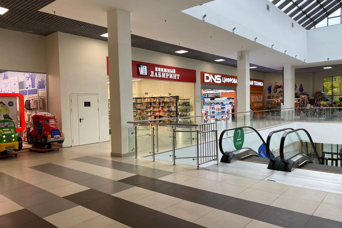 Продажа двух торгово-офисных центров в поселке "Малаховское озеро" 