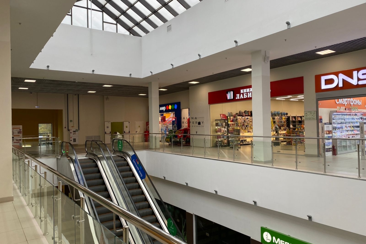 Продажа двух торгово-офисных центров в поселке "Малаховское озеро" 