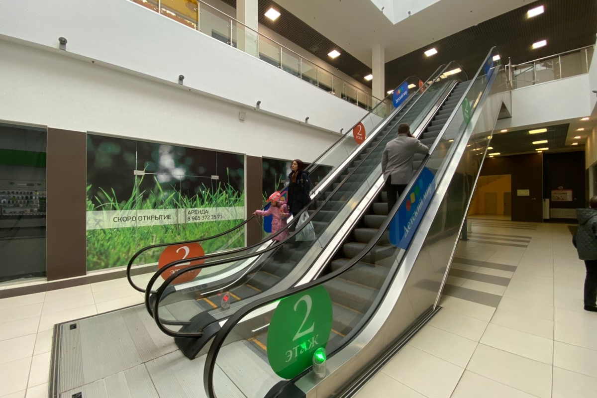 Продажа двух торгово-офисных центров в поселке "Малаховское озеро" 