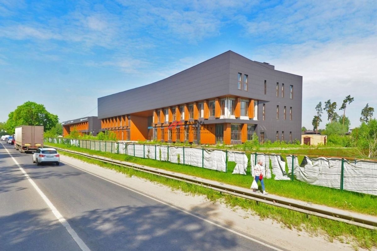 Продажа двух торгово-офисных центров в поселке "Малаховское озеро" 