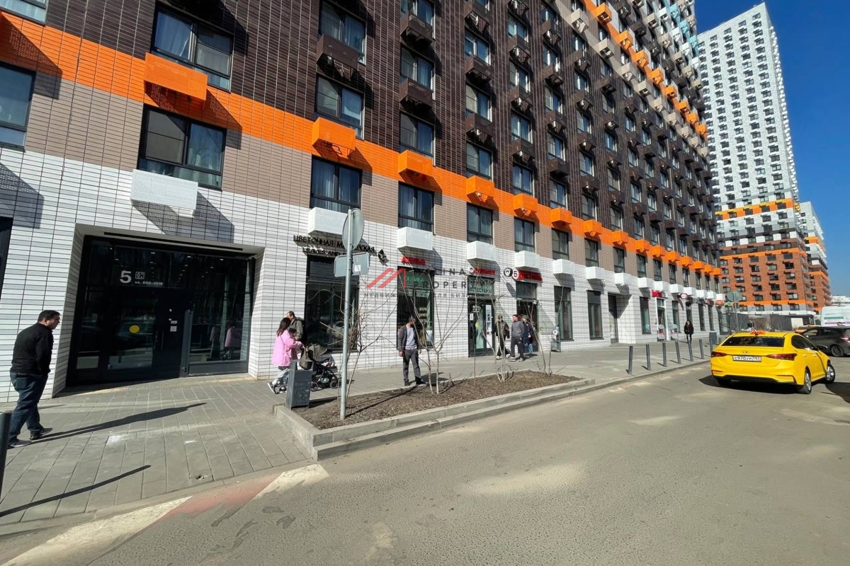 Продажа торгового помещения с арендатором Бристоль