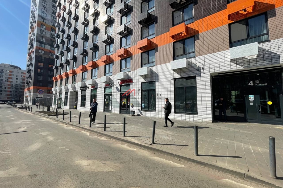 Продажа торгового помещения с арендатором Бристоль