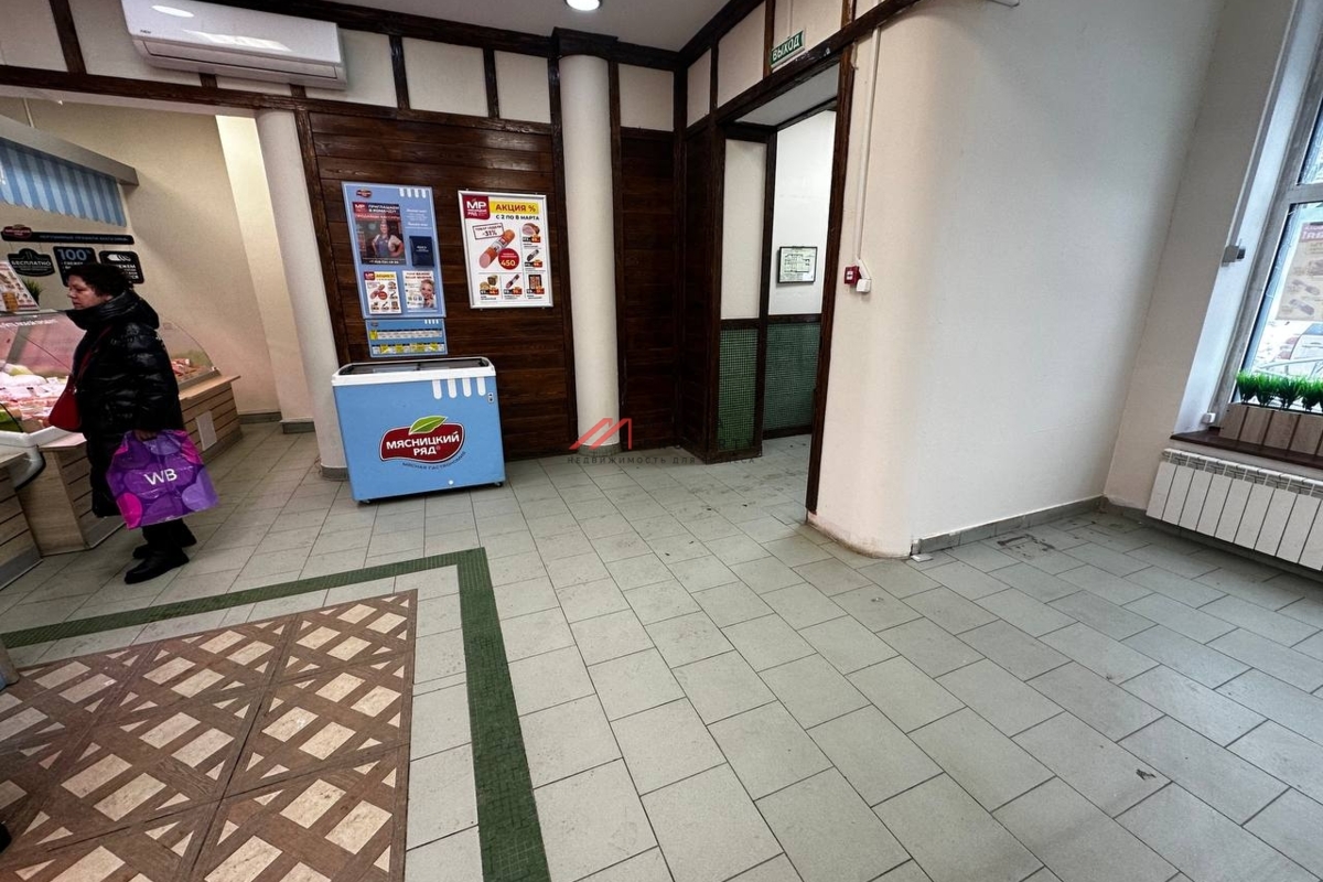 Аренда торгового помещения на улице Корнейчука