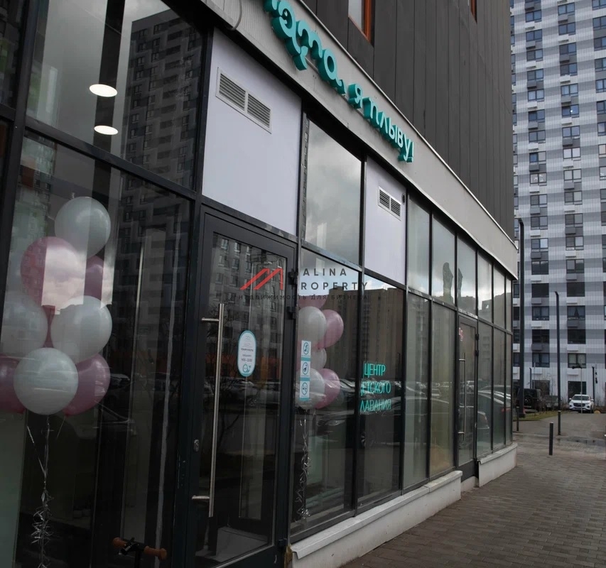 Продажа помещения с арендатором Мама я плыву 