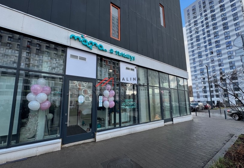 Продажа помещения с арендатором Мама я плыву 