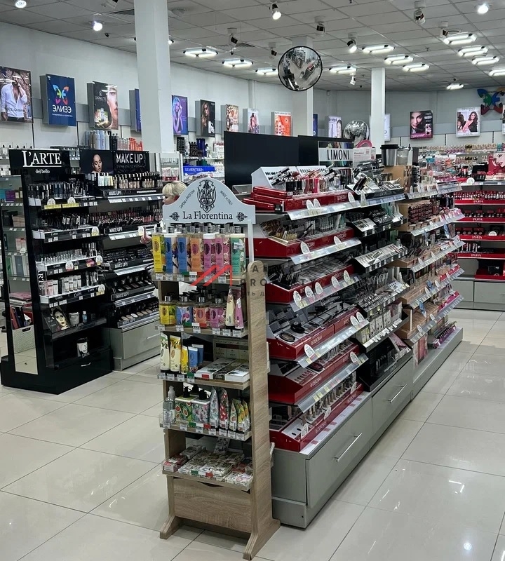 Продажа помещения с арендаторами в ТЦ "Ареал" 