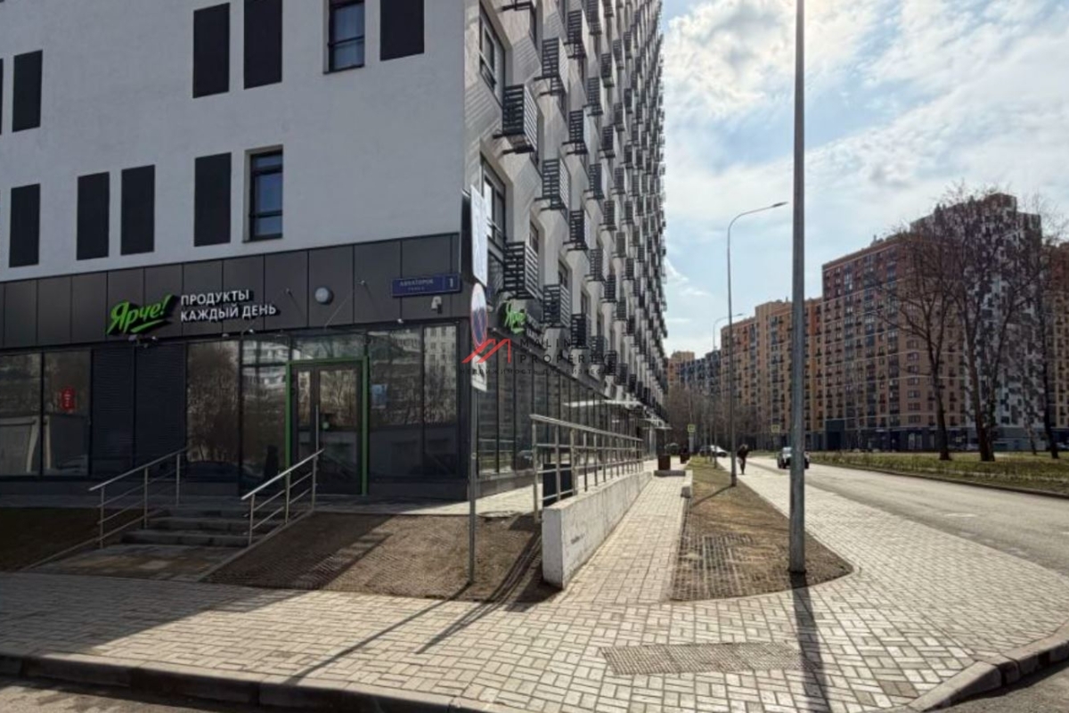 Продажа торгового помещения в  ЖК "Лучи"