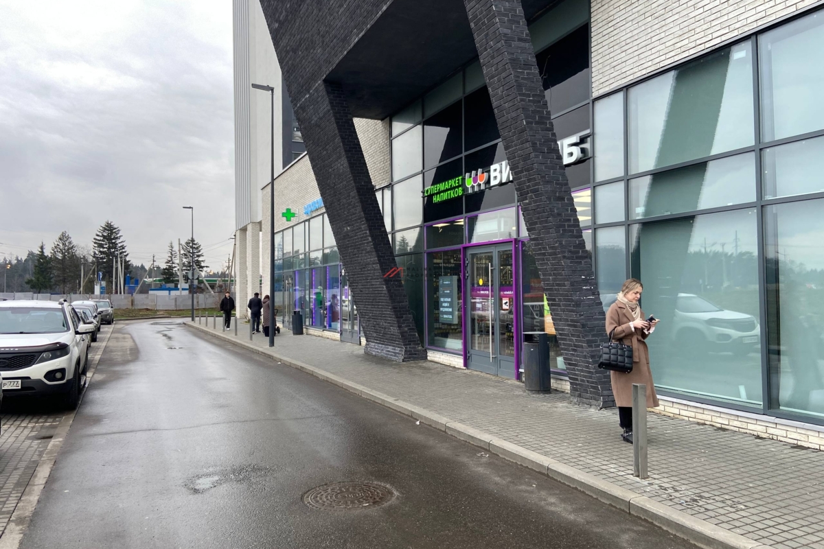Продажа торгового помещения с арендатором Винлаб