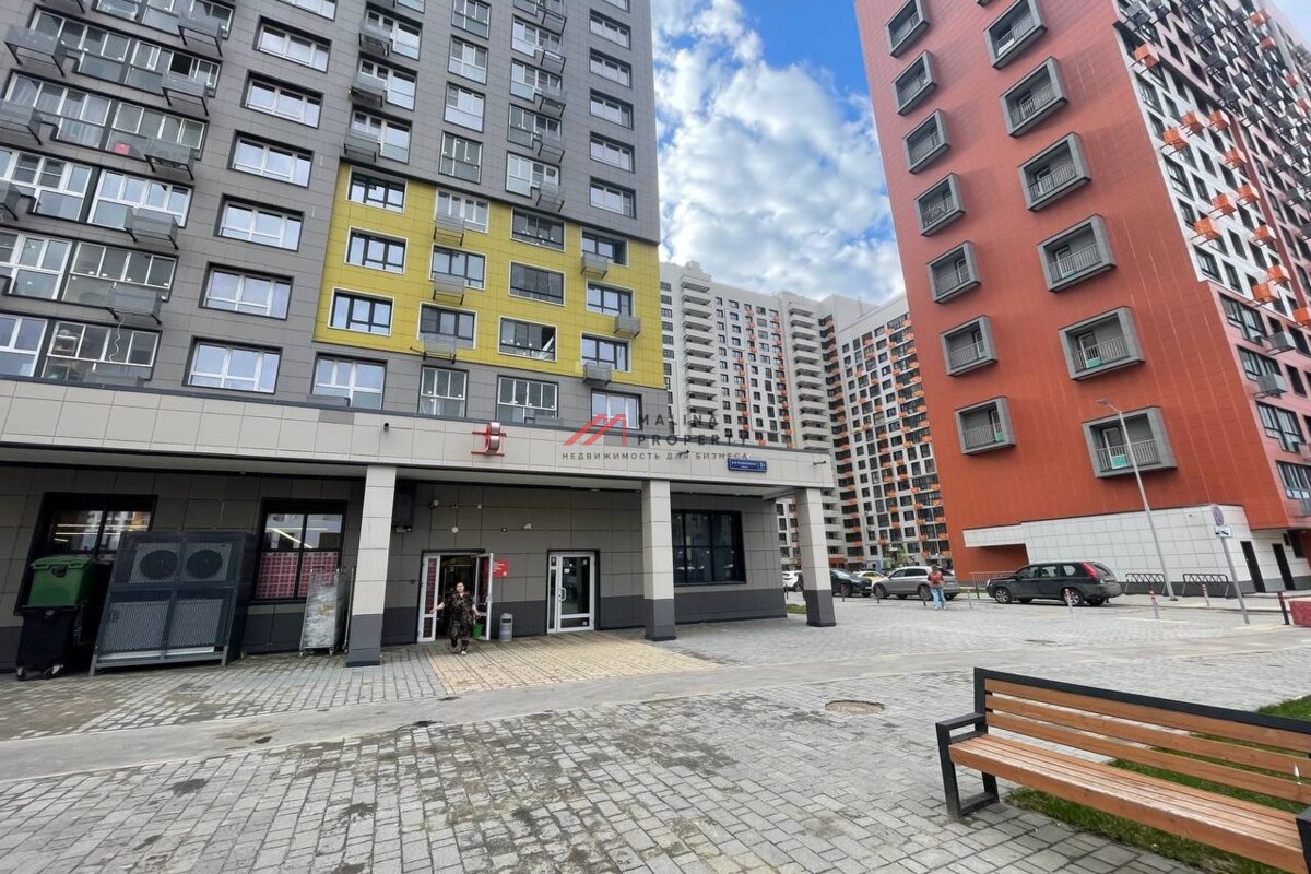 Продажа торгового помещения с супермаркетом Верный