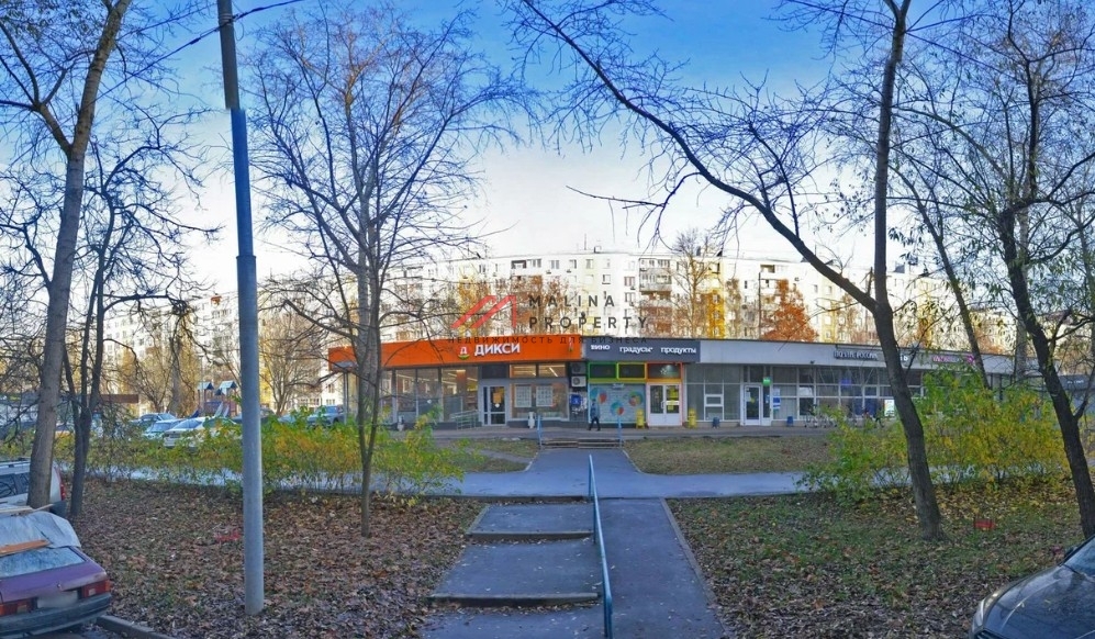 Продажа углового помещения с супермаркетом Дикси