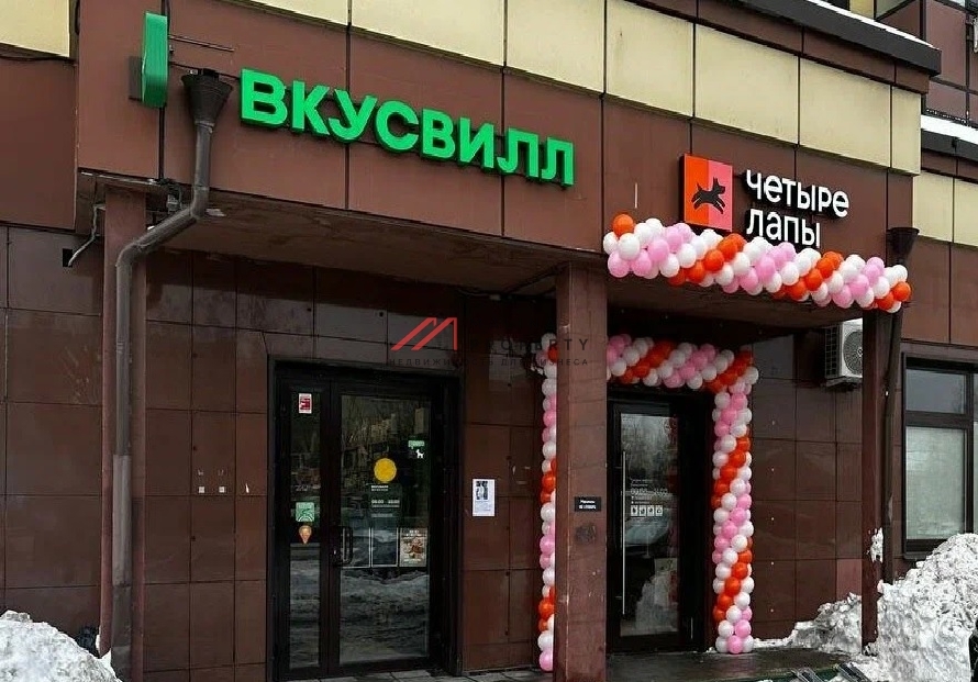 Продажа помещения с арендатором Четыре Лапы