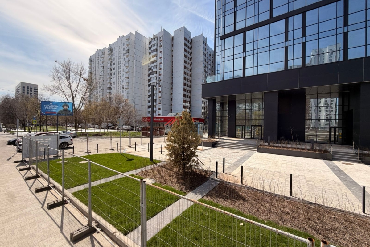 Аренда помещения на 1-й линии ЖК