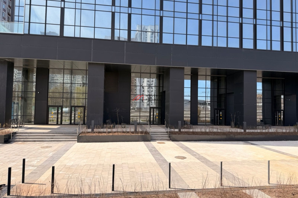 Аренда помещения на 1-й линии ЖК