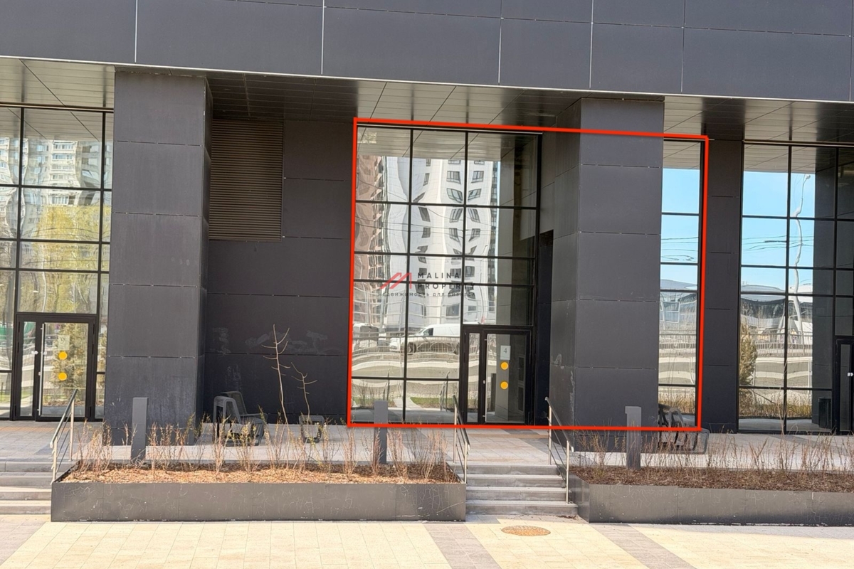 Аренда помещения на 1-й линии ЖК