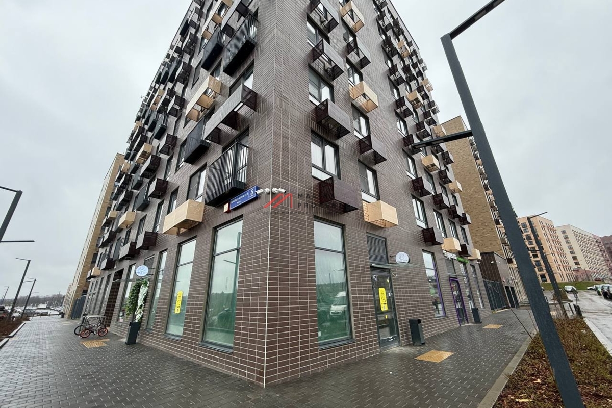 Продажа помещение с арендаторами в ЖК "Середневский Лес" 