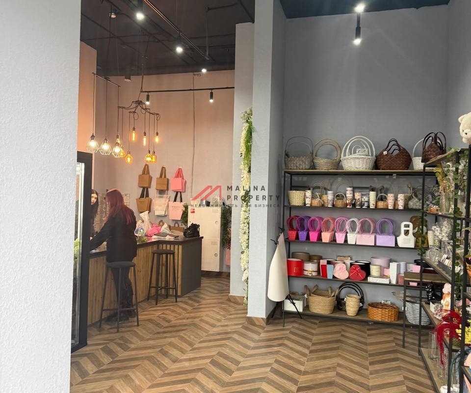 Продажа помещение с арендаторами в ЖК "Середневский Лес" 