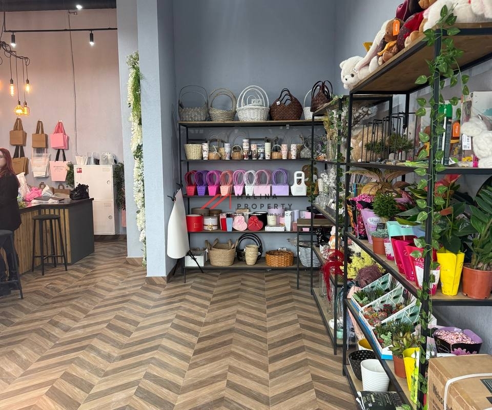 Продажа помещение с арендаторами в ЖК "Середневский Лес" 