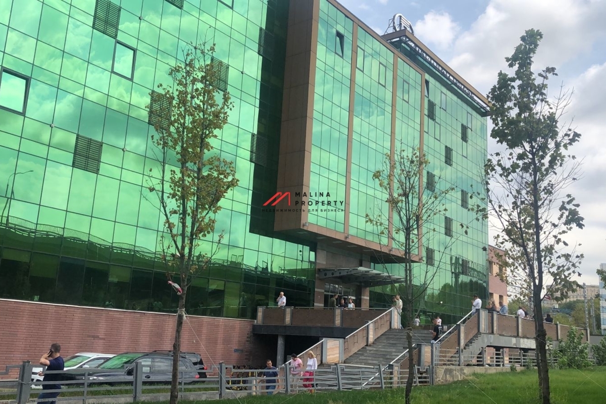 Продажа торгового помещения с арендатором в БЦ "Барклай плаза"