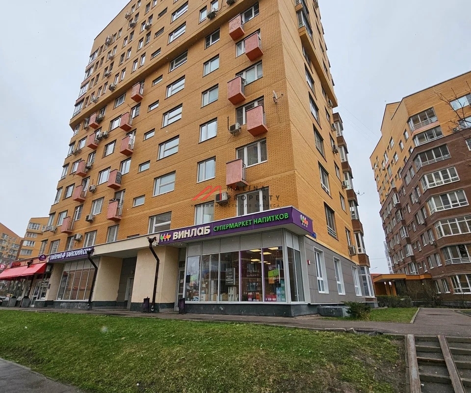Продажа торгового помещения с арендатором Винлаб 