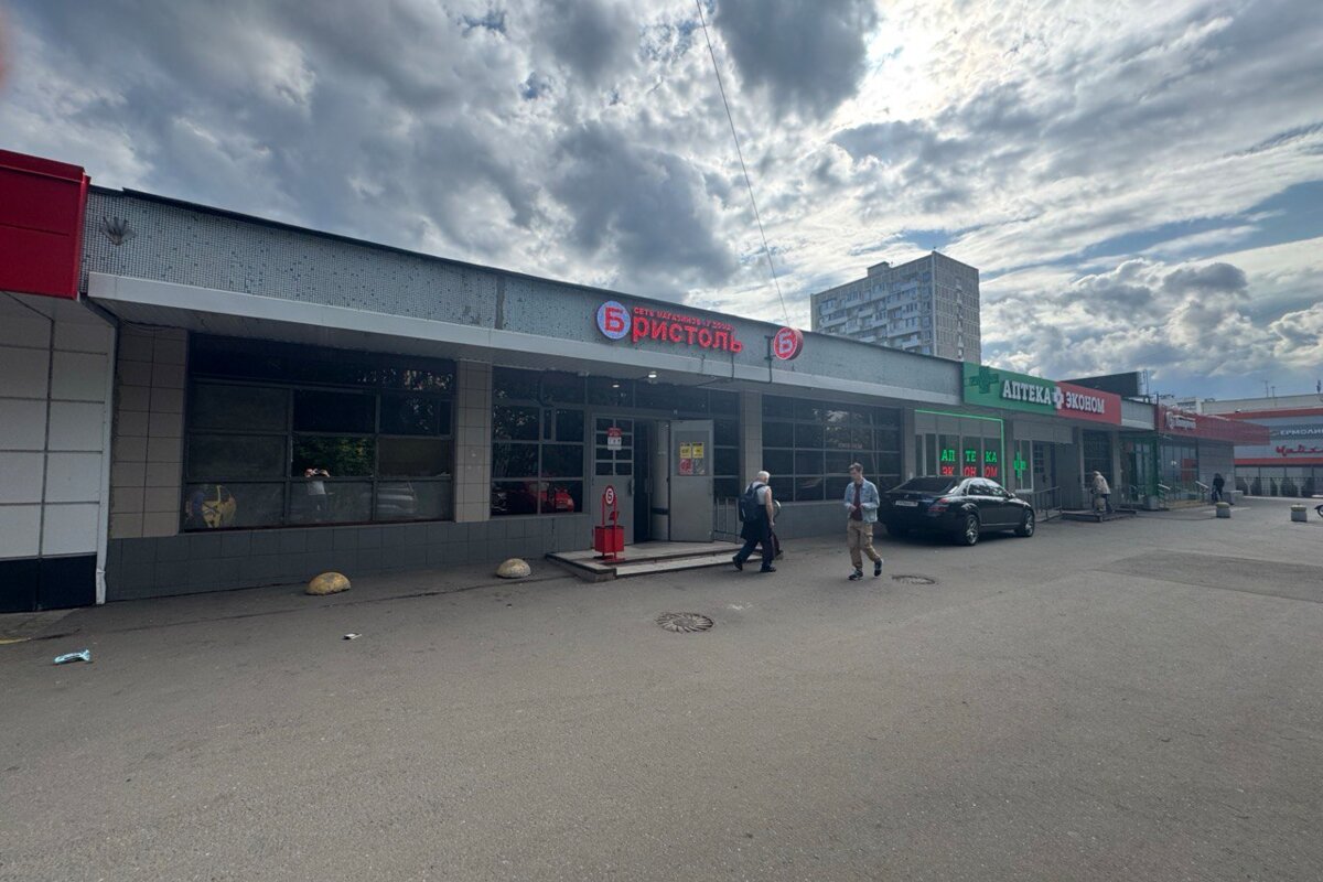 Продажа торгового помещения с алкомаркетом Бристоль