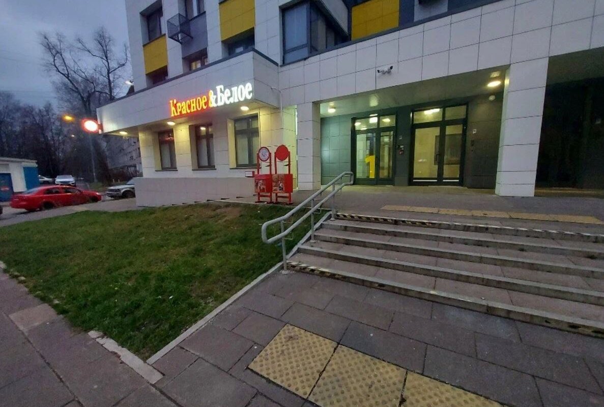 Продажа помещения с магазином Красное и Белое в районе Каховская