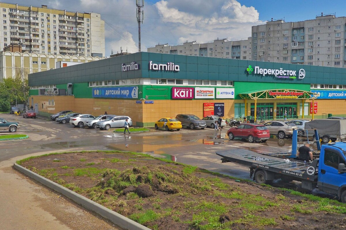 Продажа ТЦ "Петровский" в плотном спальном районе м. Селигерская