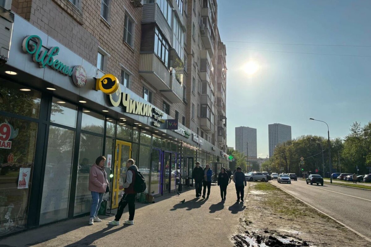 Продажа помещения с магазином "Чижик" на Лобненской улице