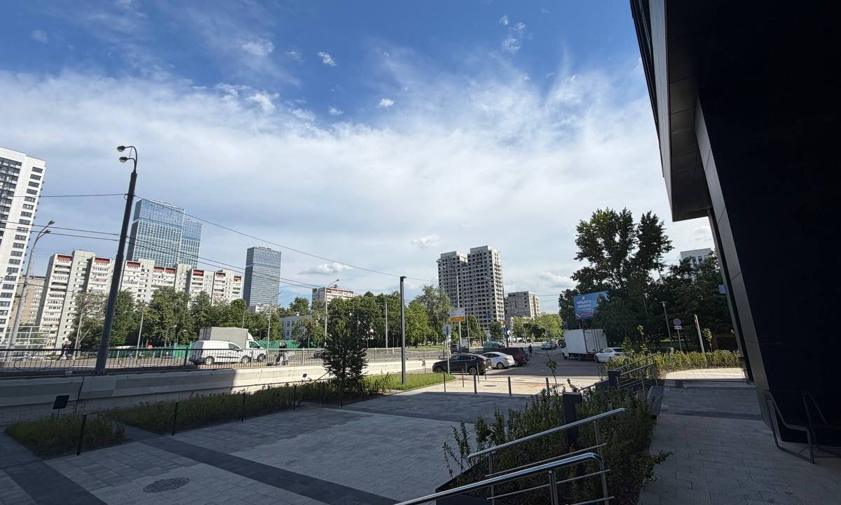 Аренда помещения на 1-й линии ЖК
