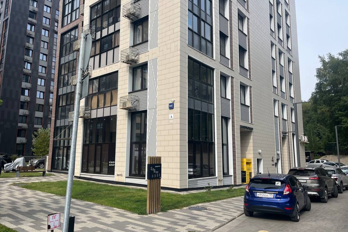 Продажа торгового помещения в ЖК Лесопарковая