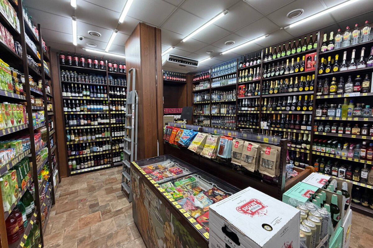 Продажа торгового помещения с арендатором Красное и Белое 