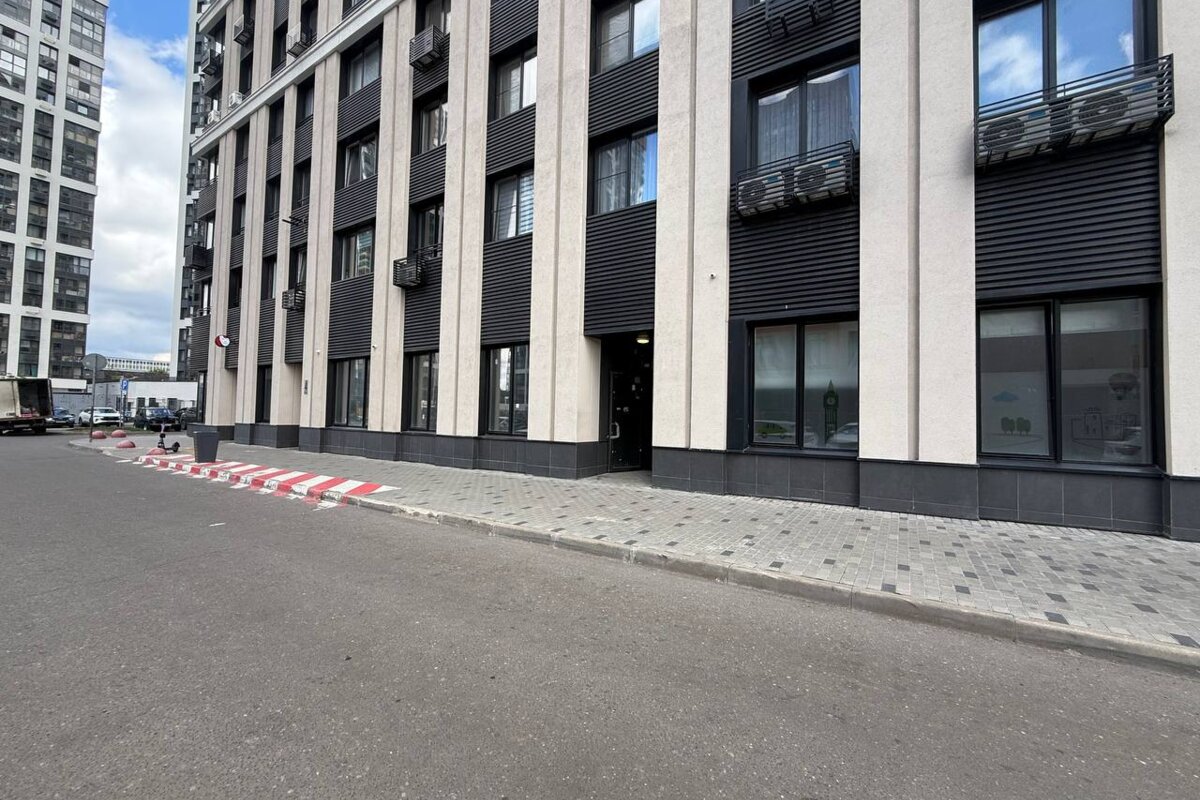 Продажа помещения в новом ЖК на улице Берзарина