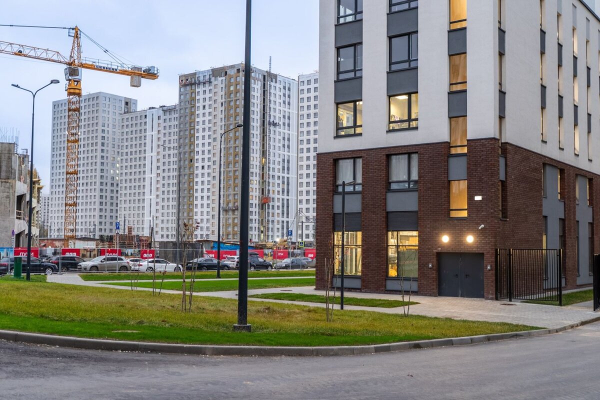 Продажа помещения с арендатором "Строймаг" в ЖК Лучи