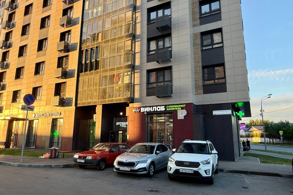 Продажа углового помещения с сетевыми арендаторами