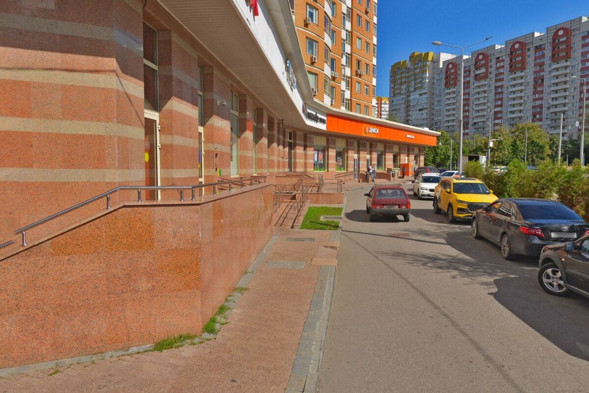Аренда торгового помещения у метро Раменки
