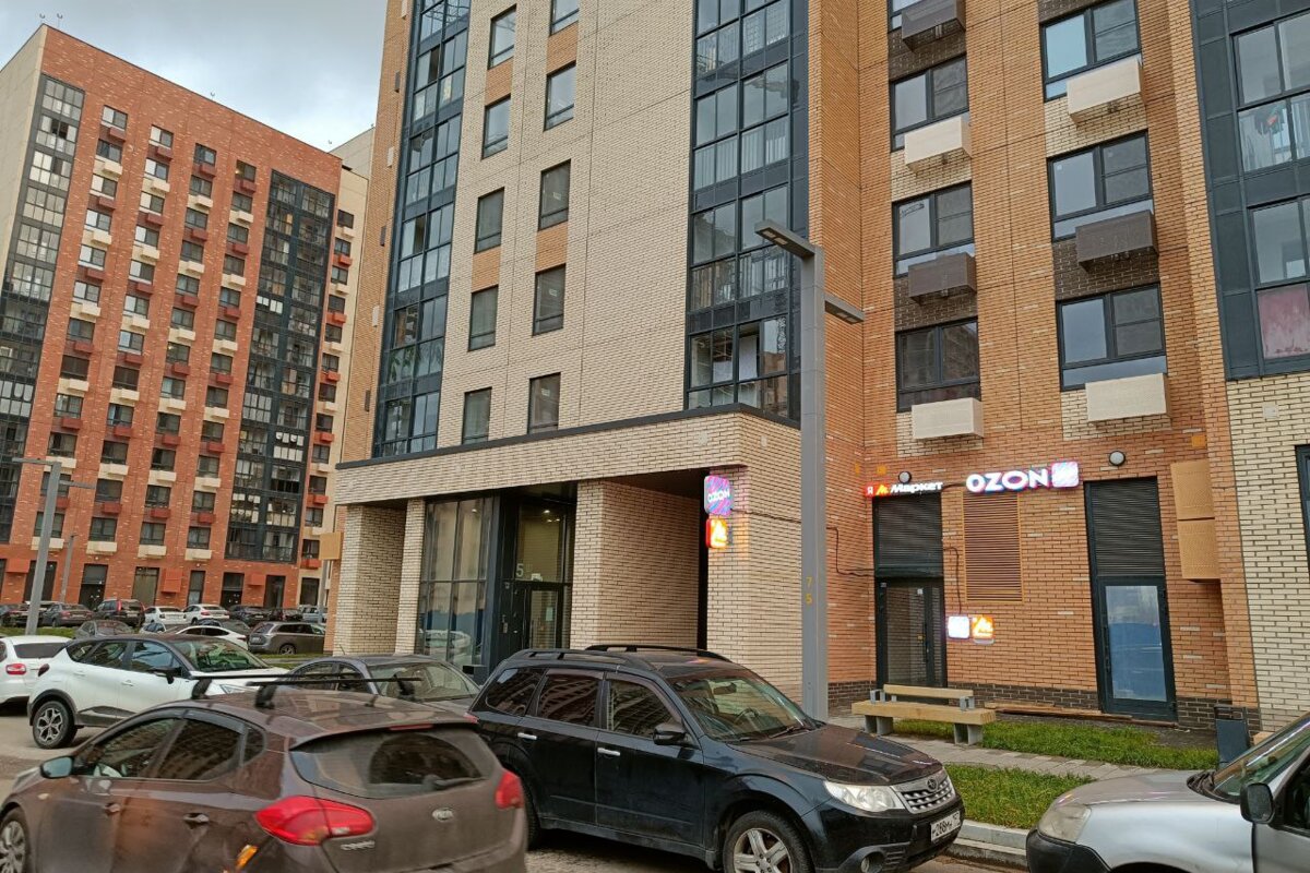 Продажа помещения рядом с метро Локомотив в новом доме