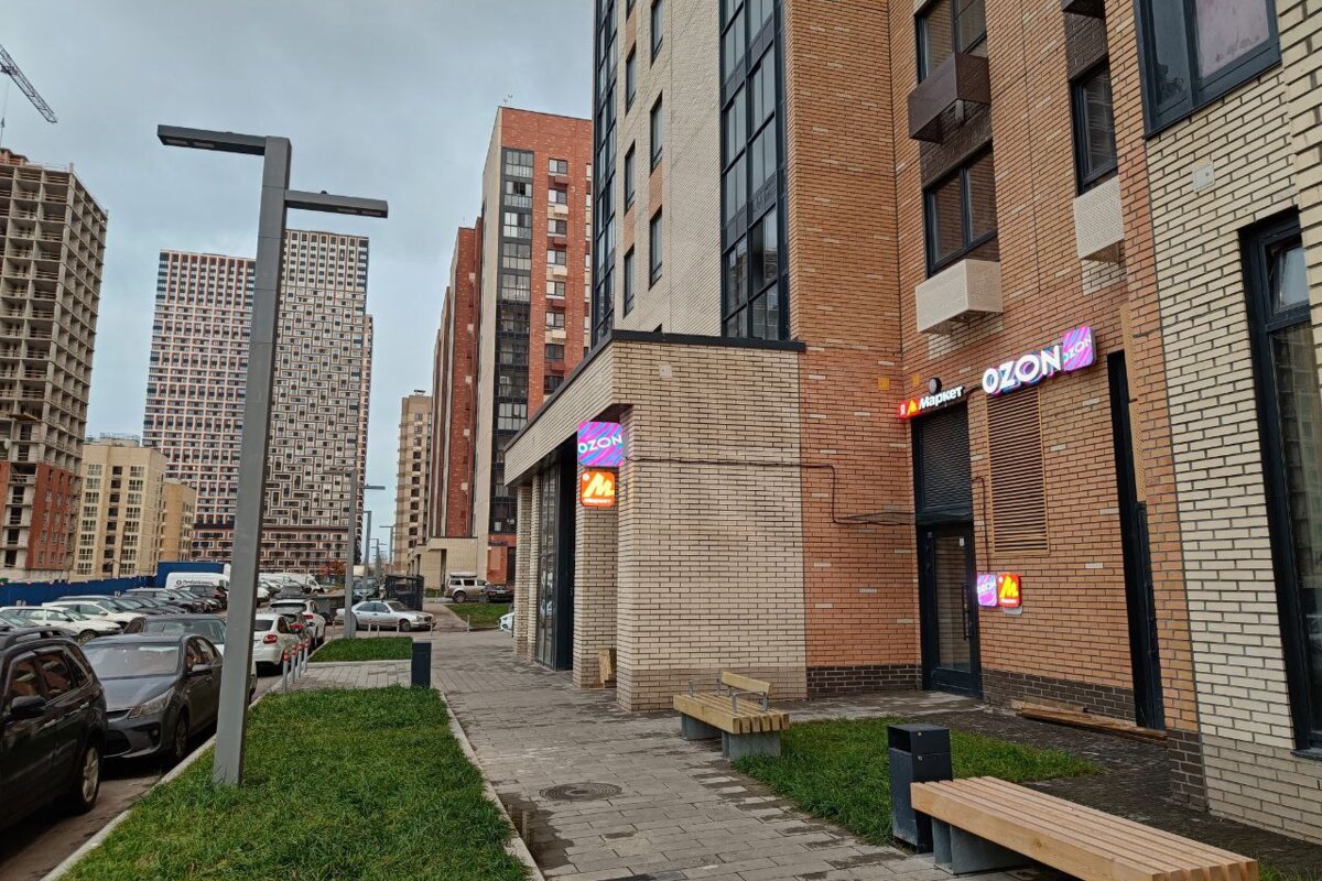 Продажа помещения рядом с метро Локомотив в новом доме