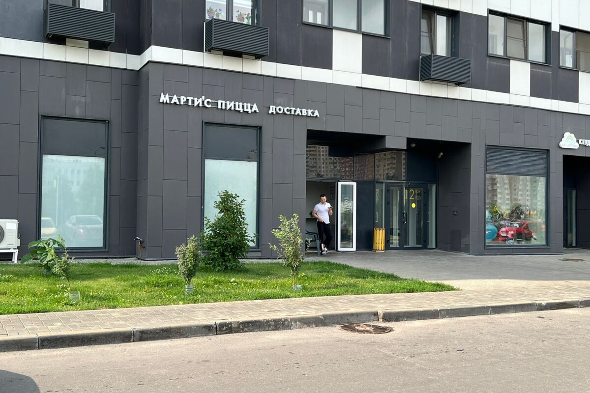 Аренда торгового помещения в жилом комплексе Лучи