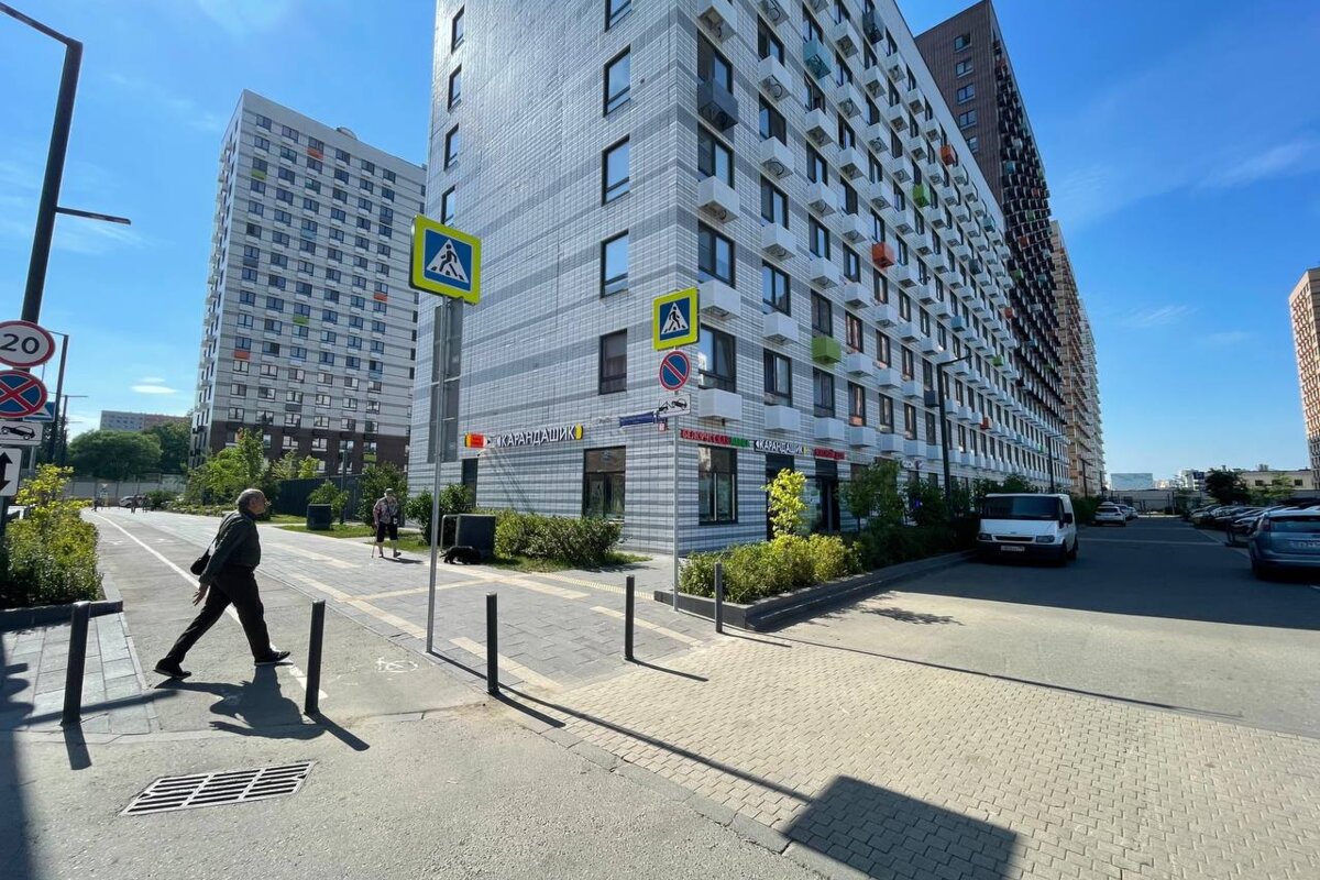 Продажа помещения с арендаторами в ЖК "Бунинские Луга"