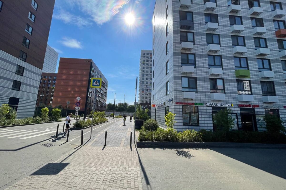 Продажа помещения с арендаторами в ЖК "Бунинские Луга"