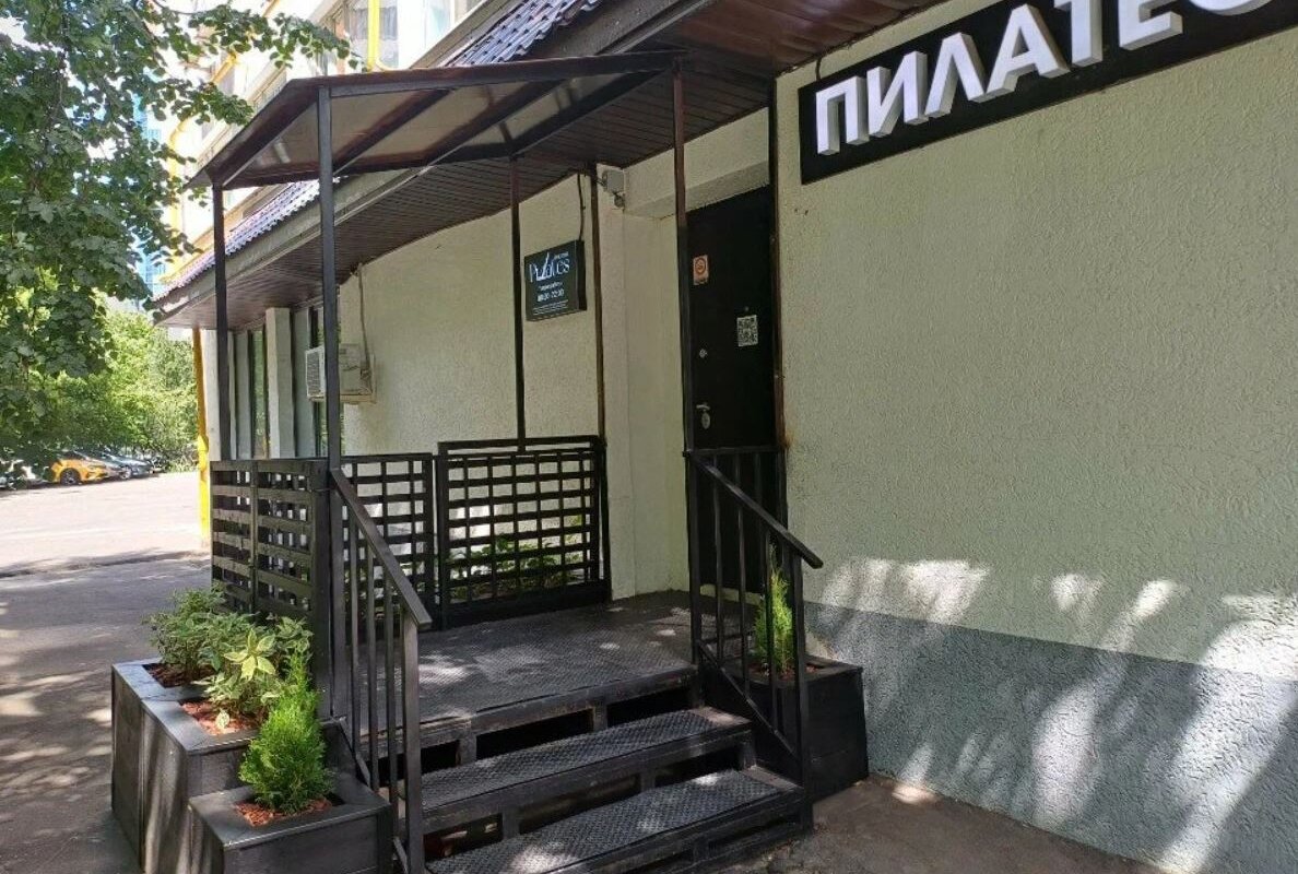 Продажа помещения с арендаторами на Ленинском проспекте