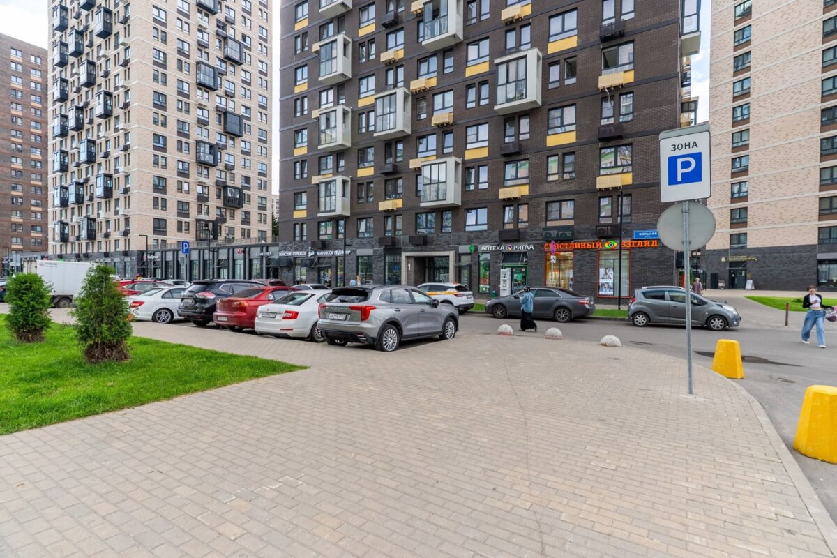 Продажа помещения с арендаторами в "ЖК Большое Путилково" 