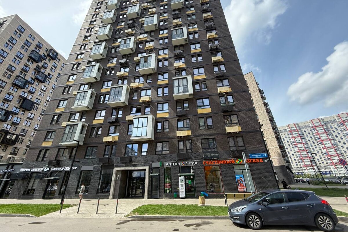 Продажа помещения с арендаторами в "ЖК Большое Путилково" 