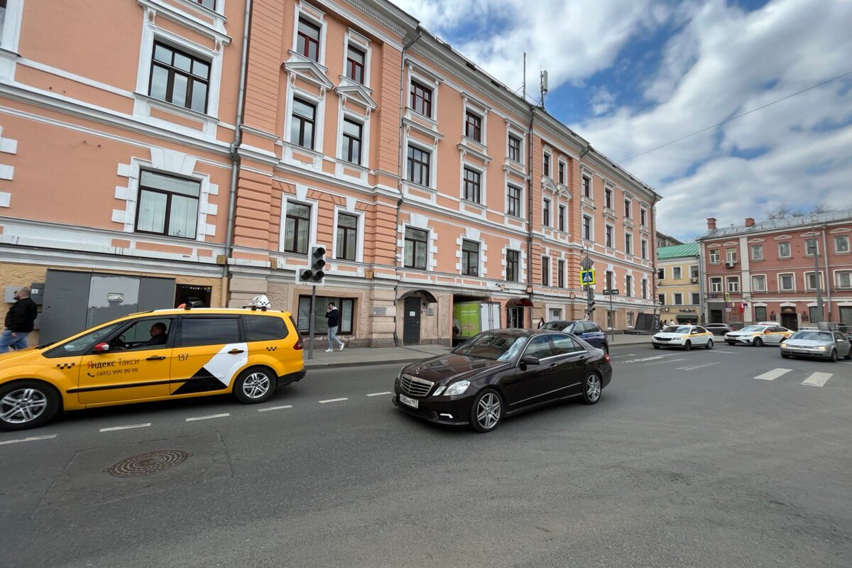 Продажа помещения с арендатором ресторан на Маяковской