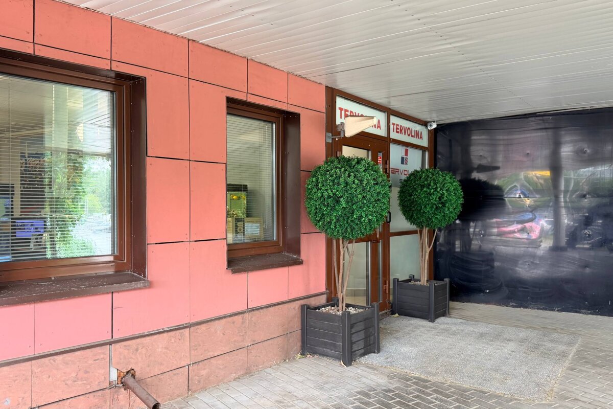 Продажа помещения с арендаторами в "Серебряный Берег" 