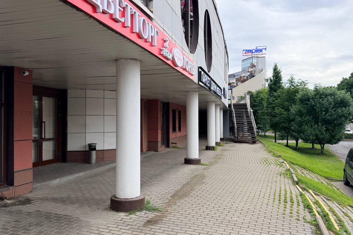 Продажа помещения с арендаторами в "Серебряный Берег" 