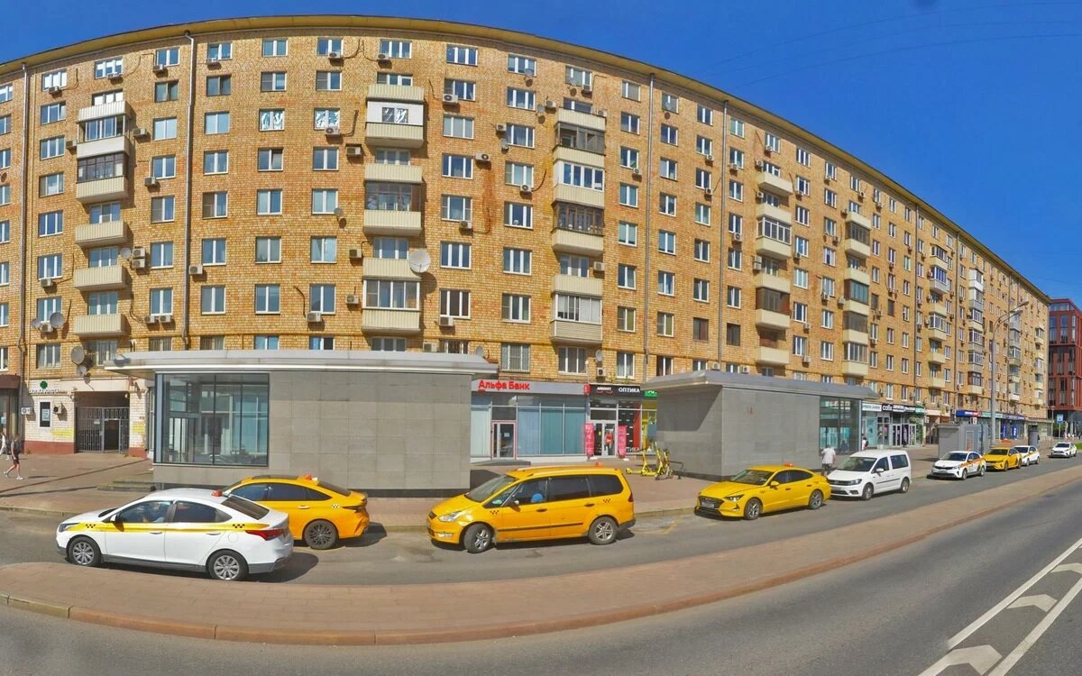Аренда торгового помещения на выходе из метро Сокол 