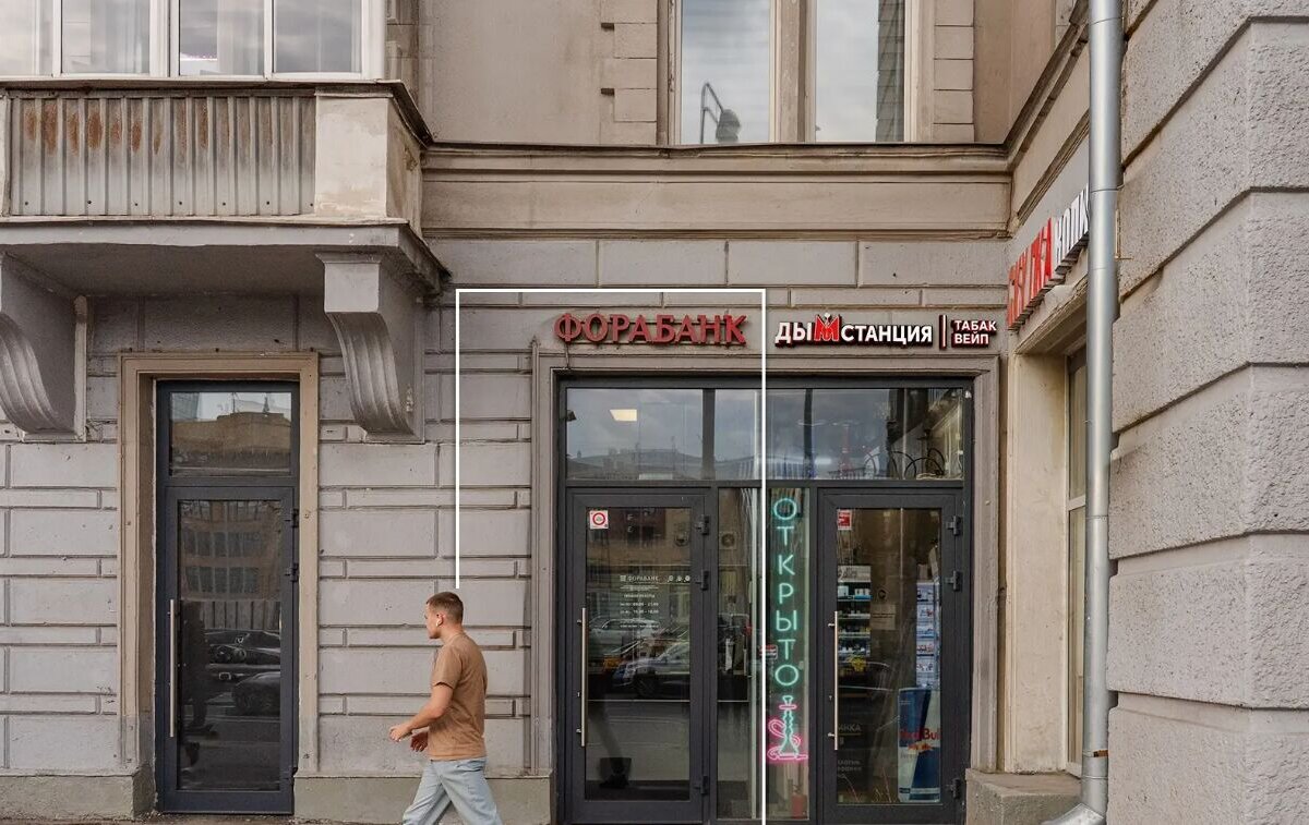 Продажа торгового помещения у выхода из метро с арендатором