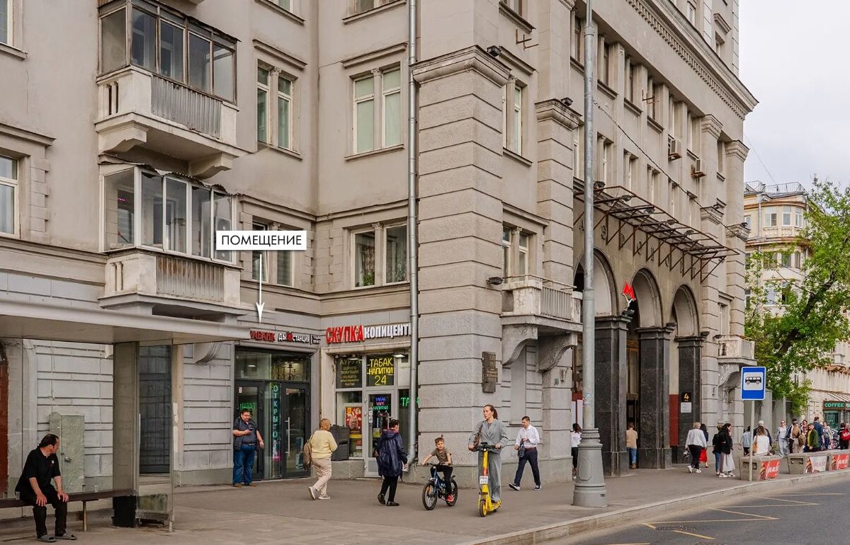 Продажа торгового помещения у выхода из метро с арендатором