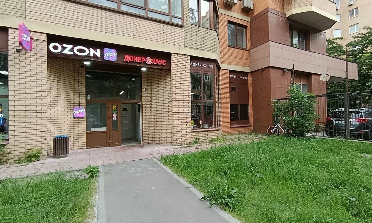 Продажа помещения с арендаторами на Ленинградском проспекте 