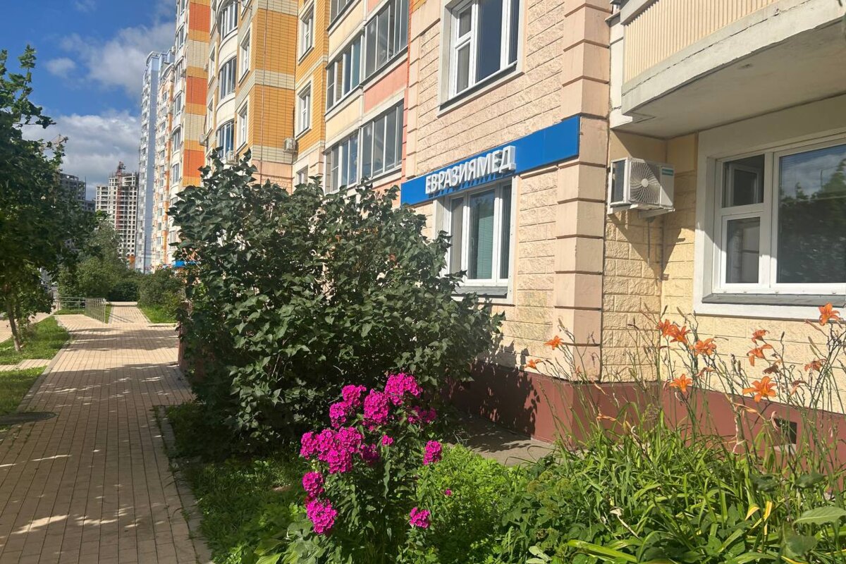 Продажа помещения под клинику на Александры Монаховой
